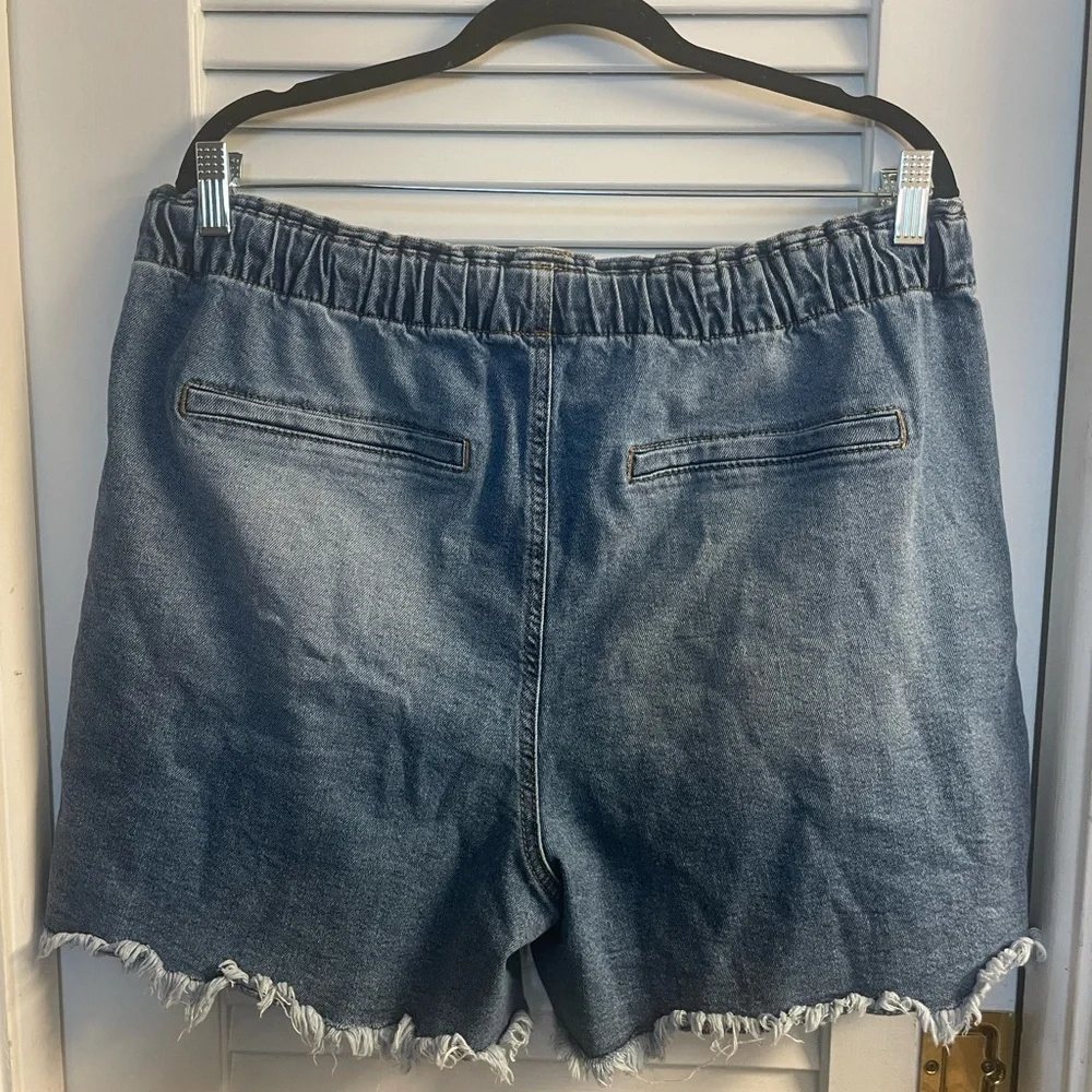 Celebrity Pink High Rise Drawstring Waist Medium Wash Jean Cutoff Shorts XXL - Picture 4 of 8